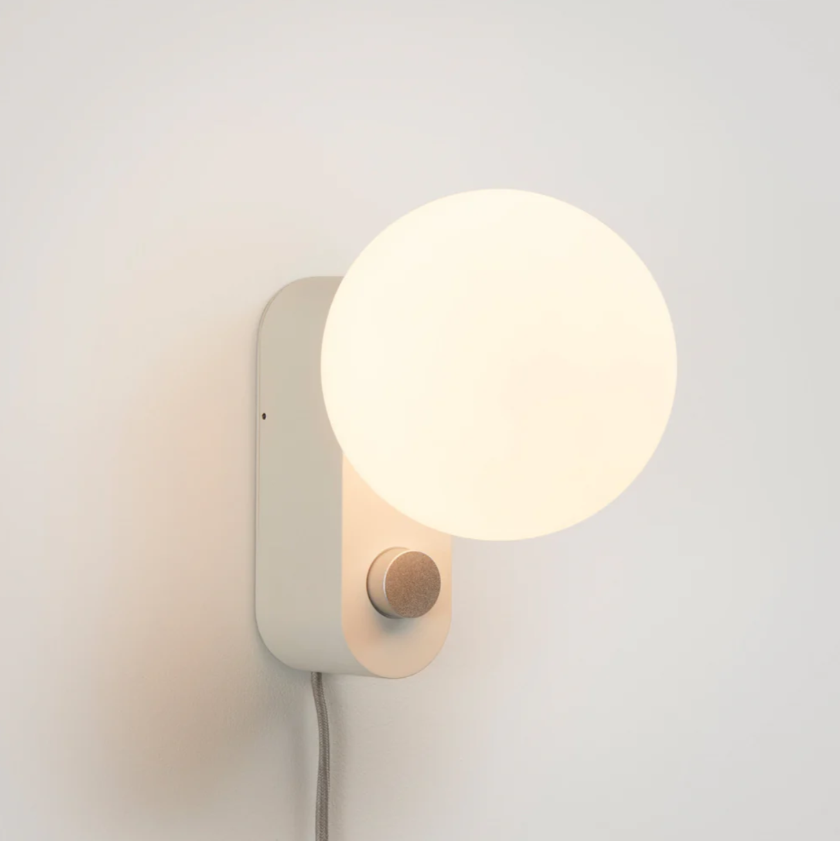 Tala Alumina Table Lamp – Sustainable Lighting, Blossom Pink Design
