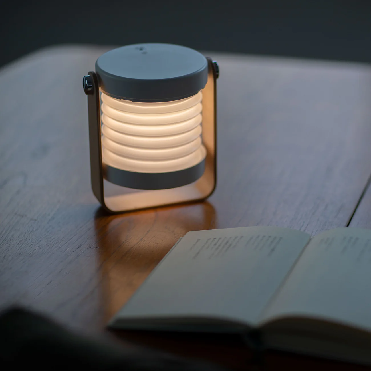 LANTERN-SHIFT | Telescopic Retro Lantern