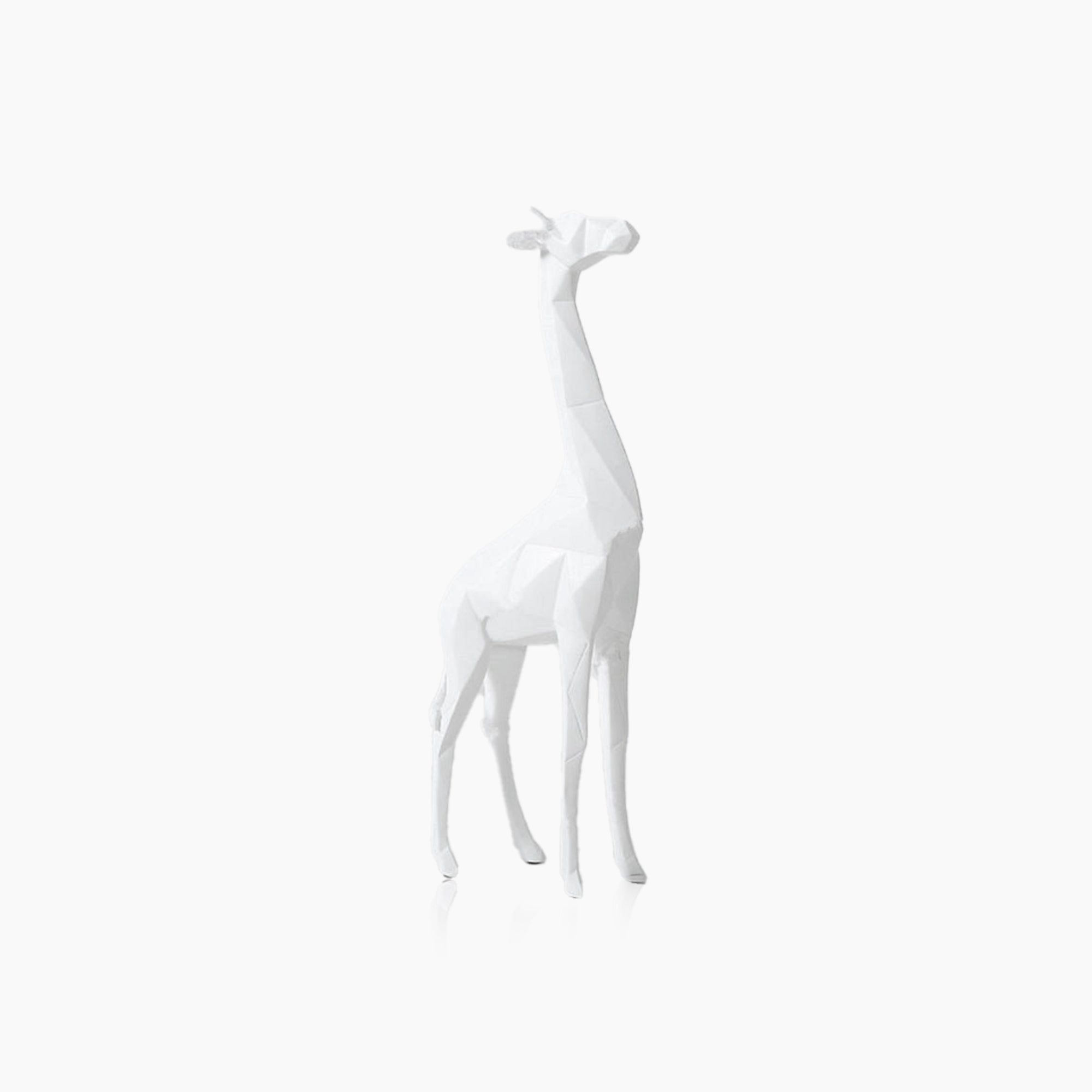 Geometric Giraffe Statue – Abstract Resin Sculpture