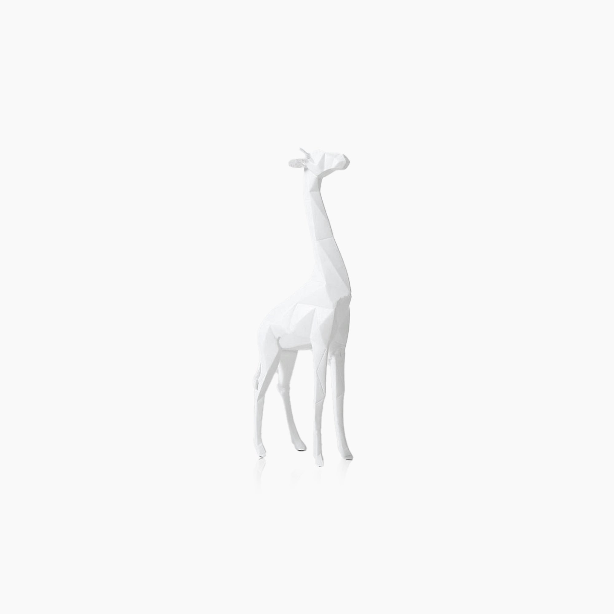 Geometric Giraffe Statue – Abstract Resin Sculpture