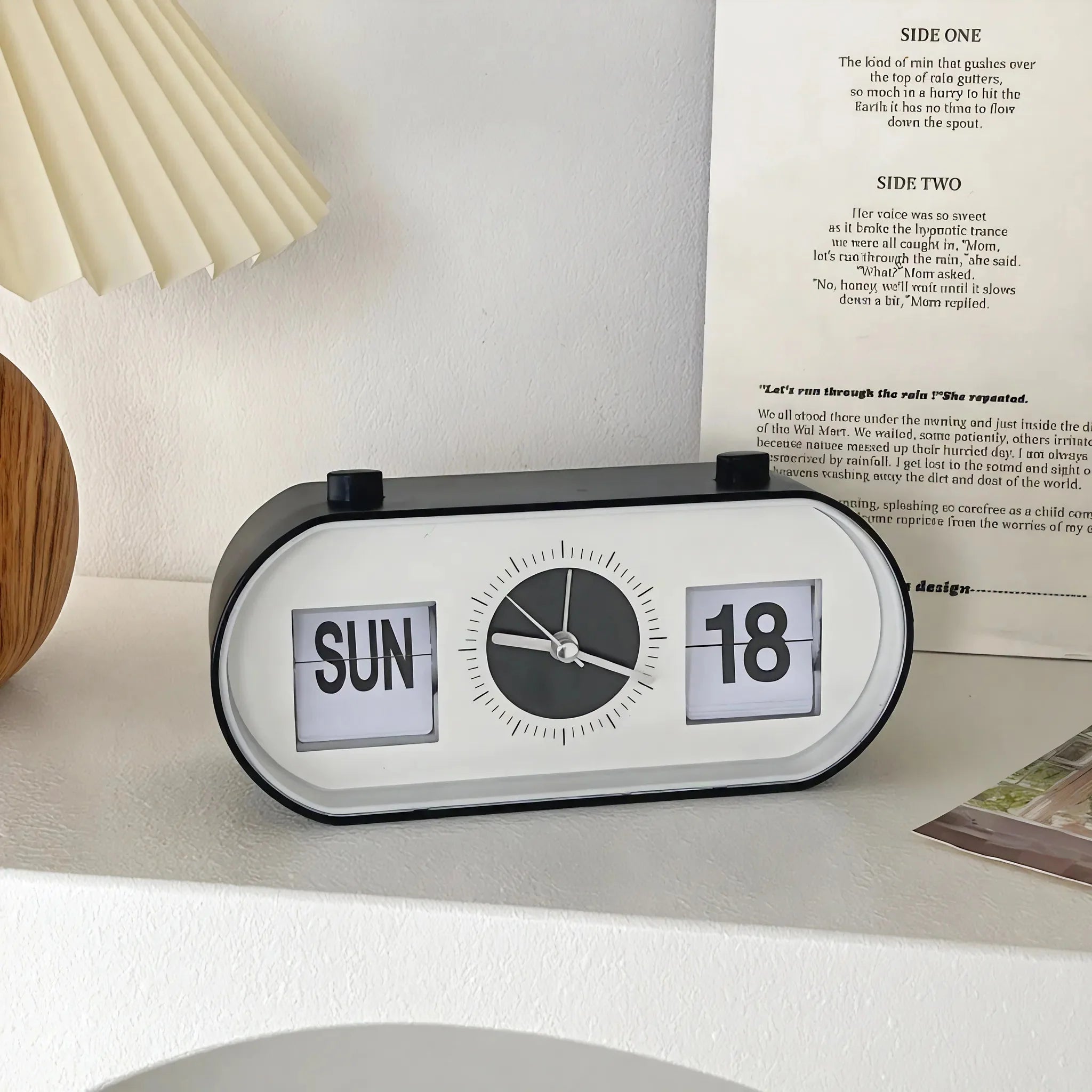 MODERN-FLIP | Minimalist Oval Calendar Clock