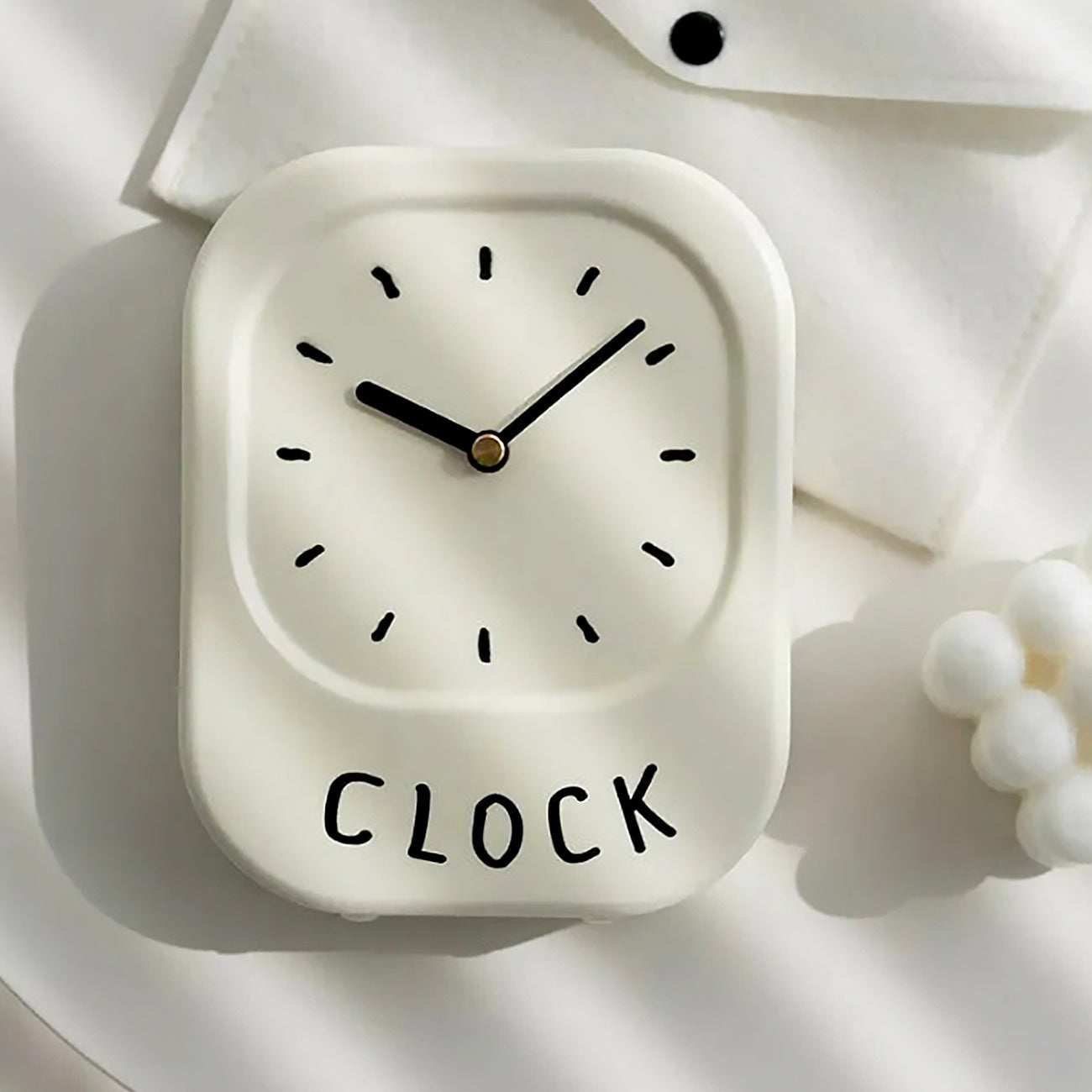 Minimalist Clock – Simple Cream White Contemporary Style