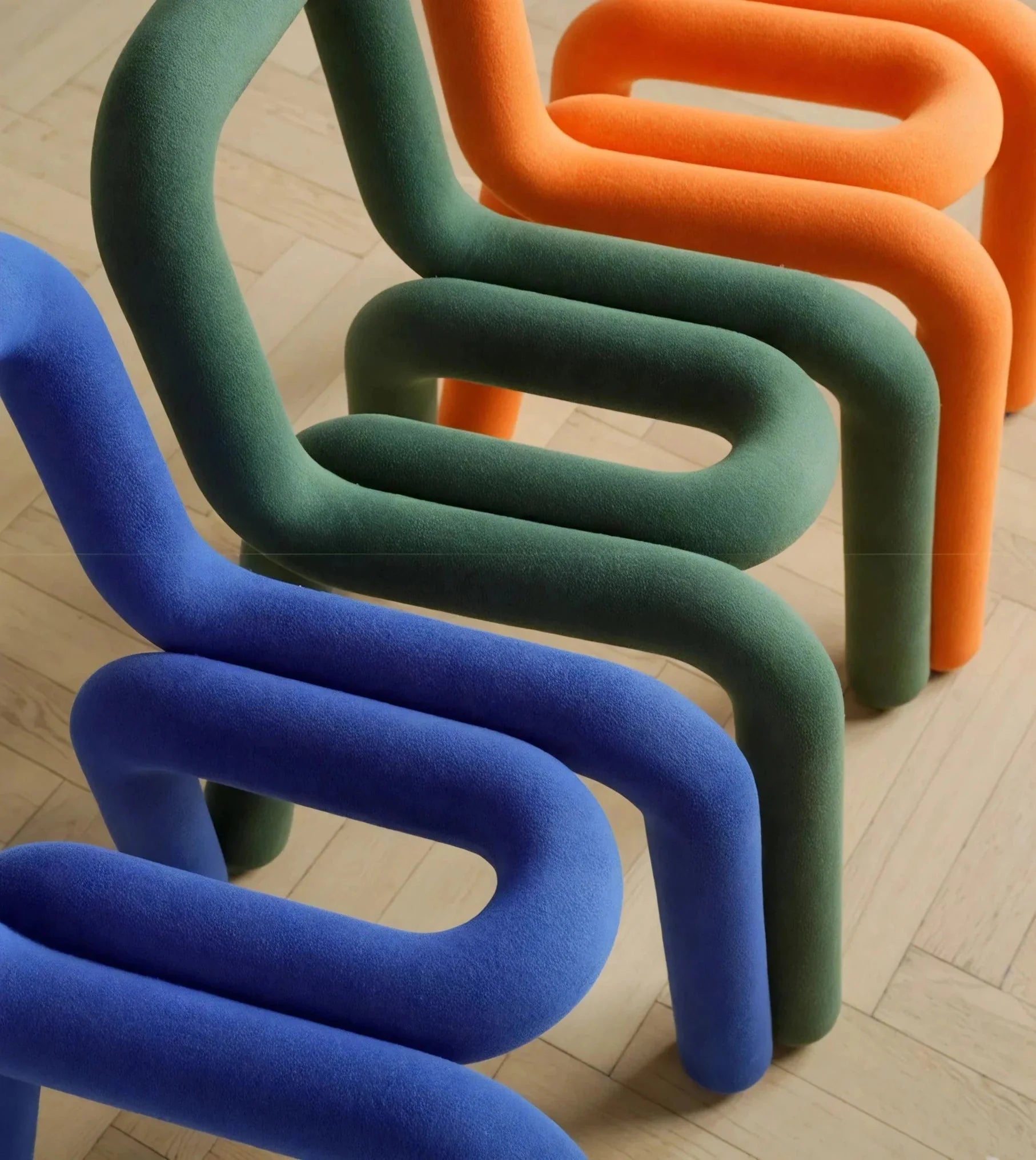 FUNKY FORM | The Sculptural Bouclé Loop Chair