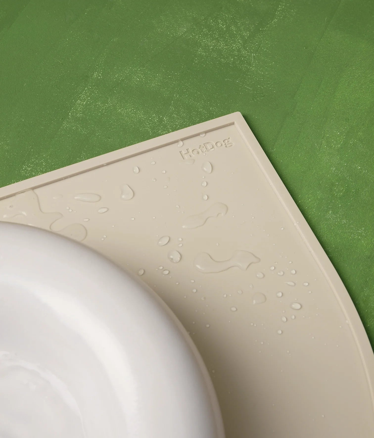 White mat