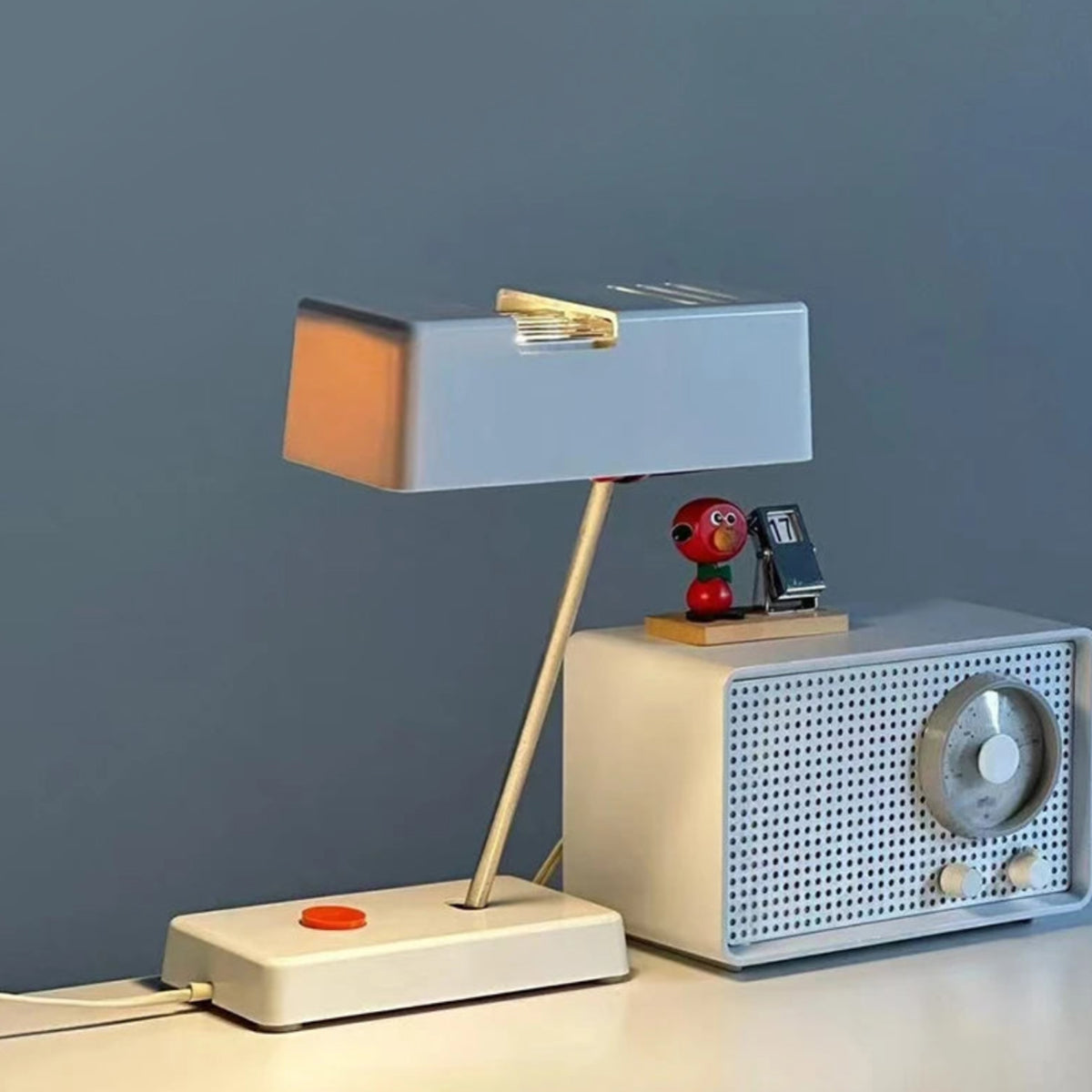 Retro Industrial Table Lamp – Bauhaus Lighting Metal Design