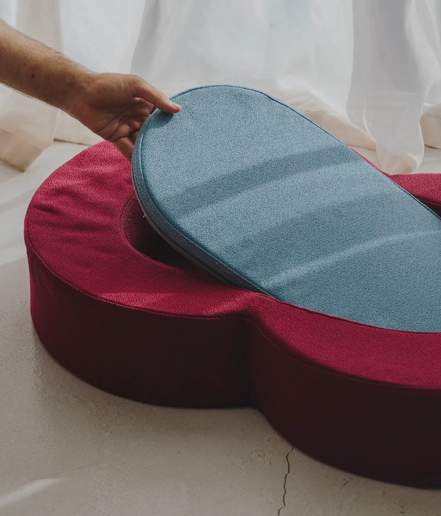 Viscoelastic bed maroon and blue