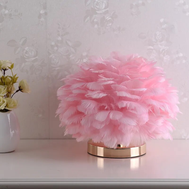 Nordic Feather Lamp | Cozy Retro Table Lighting, Metal Base