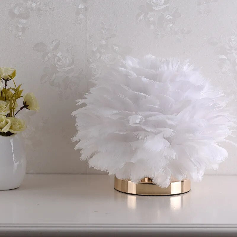 Nordic Feather Lamp | Cozy Retro Table Lighting, Metal Base