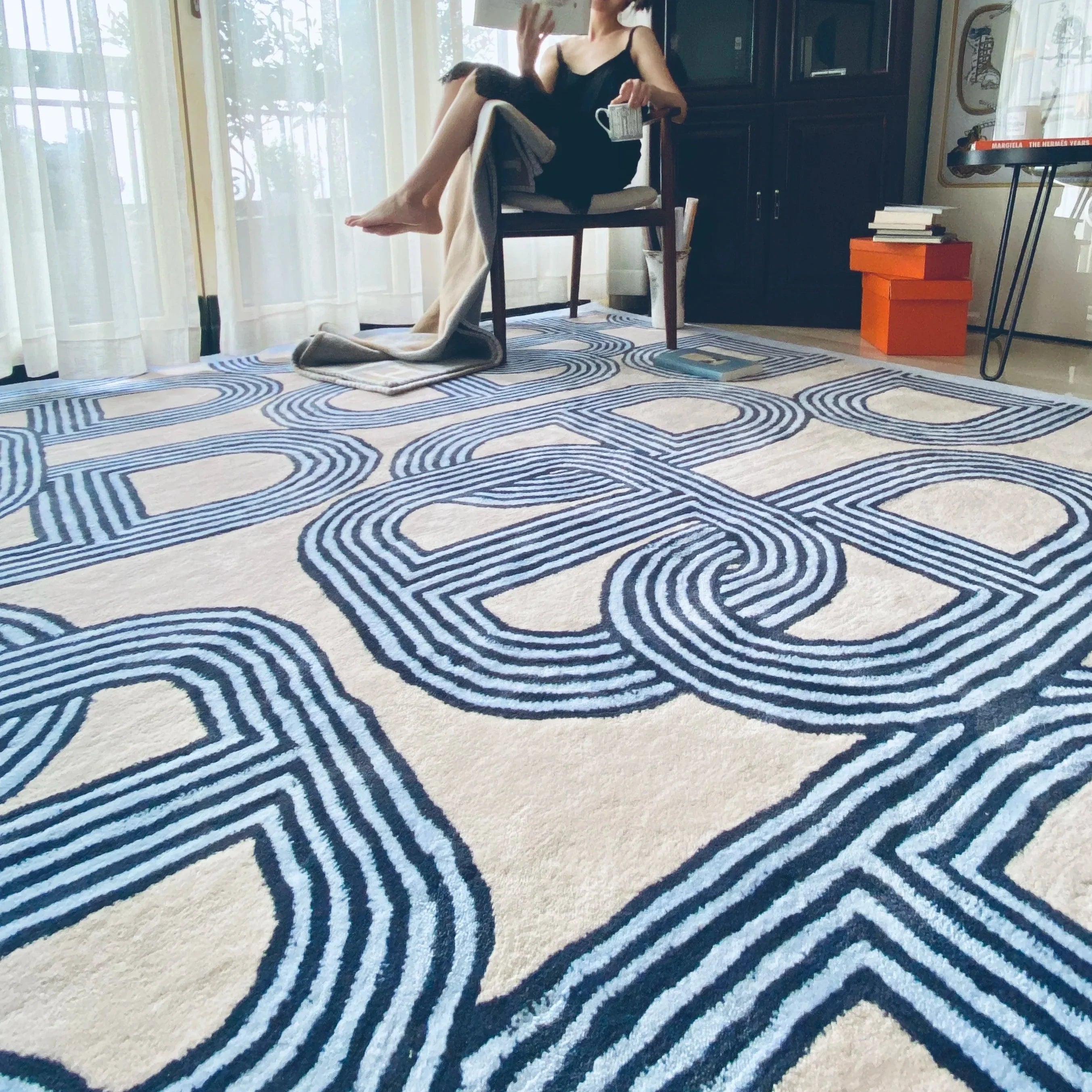 French Style Area Rug - Elegant Chain Pattern Floor Covering