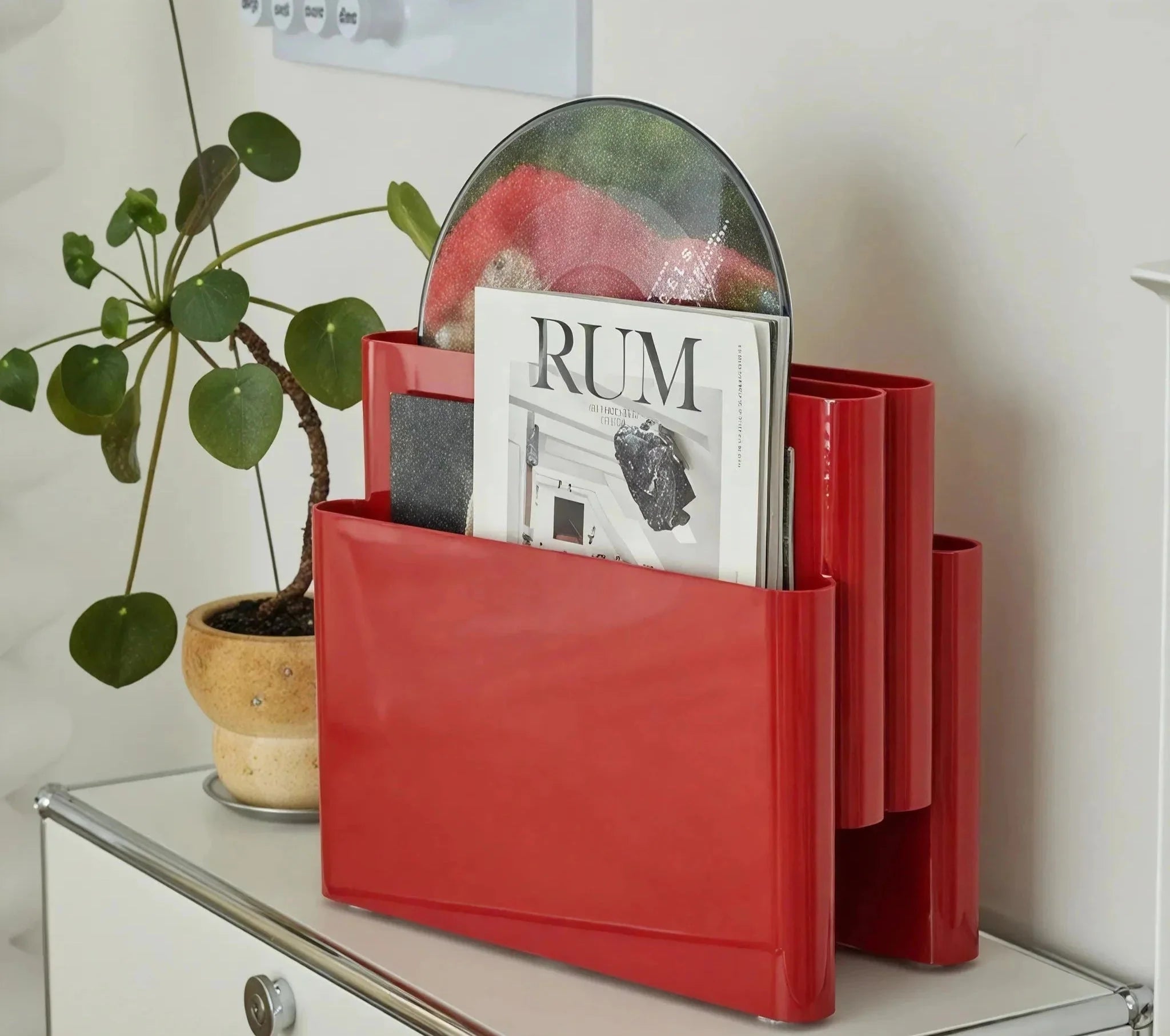 PRISM VUE | Sculptural Fluid Magazine Holder