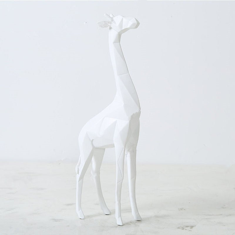 Geometric Giraffe Statue – Abstract Resin Sculpture