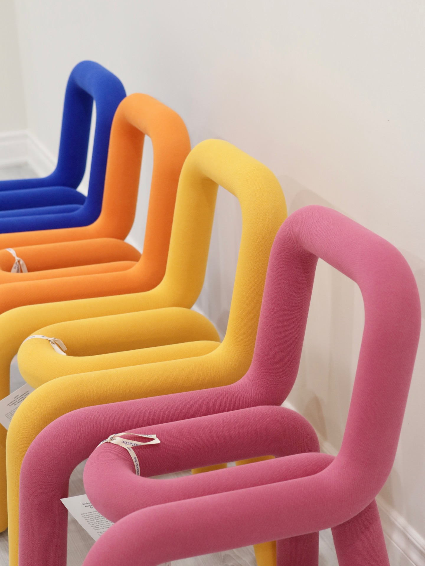FUNKY FORM | The Sculptural Bouclé Loop Chair