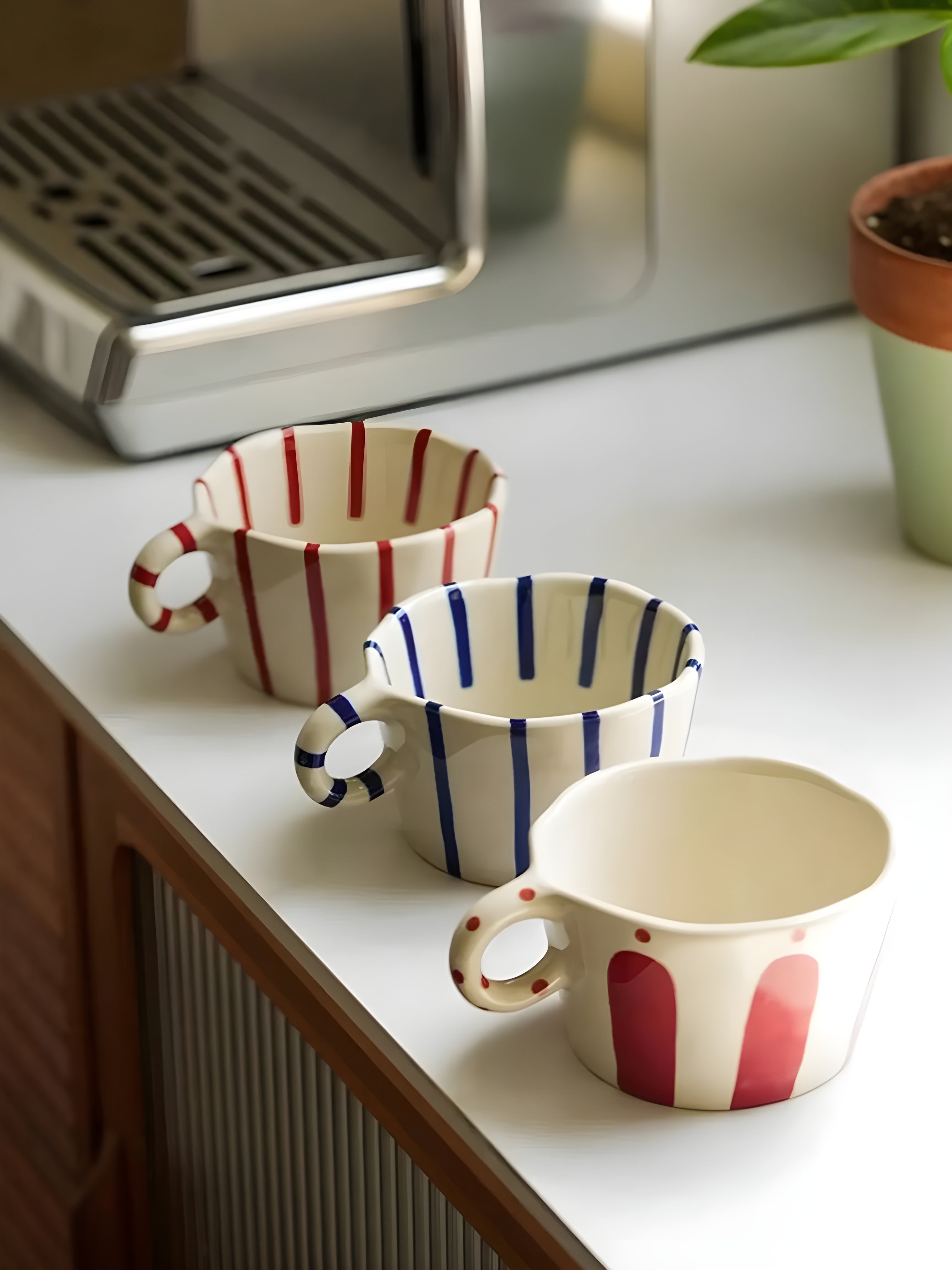 Sculpt Line Mug – Minimalist Hand-Painted Porcelain Cup