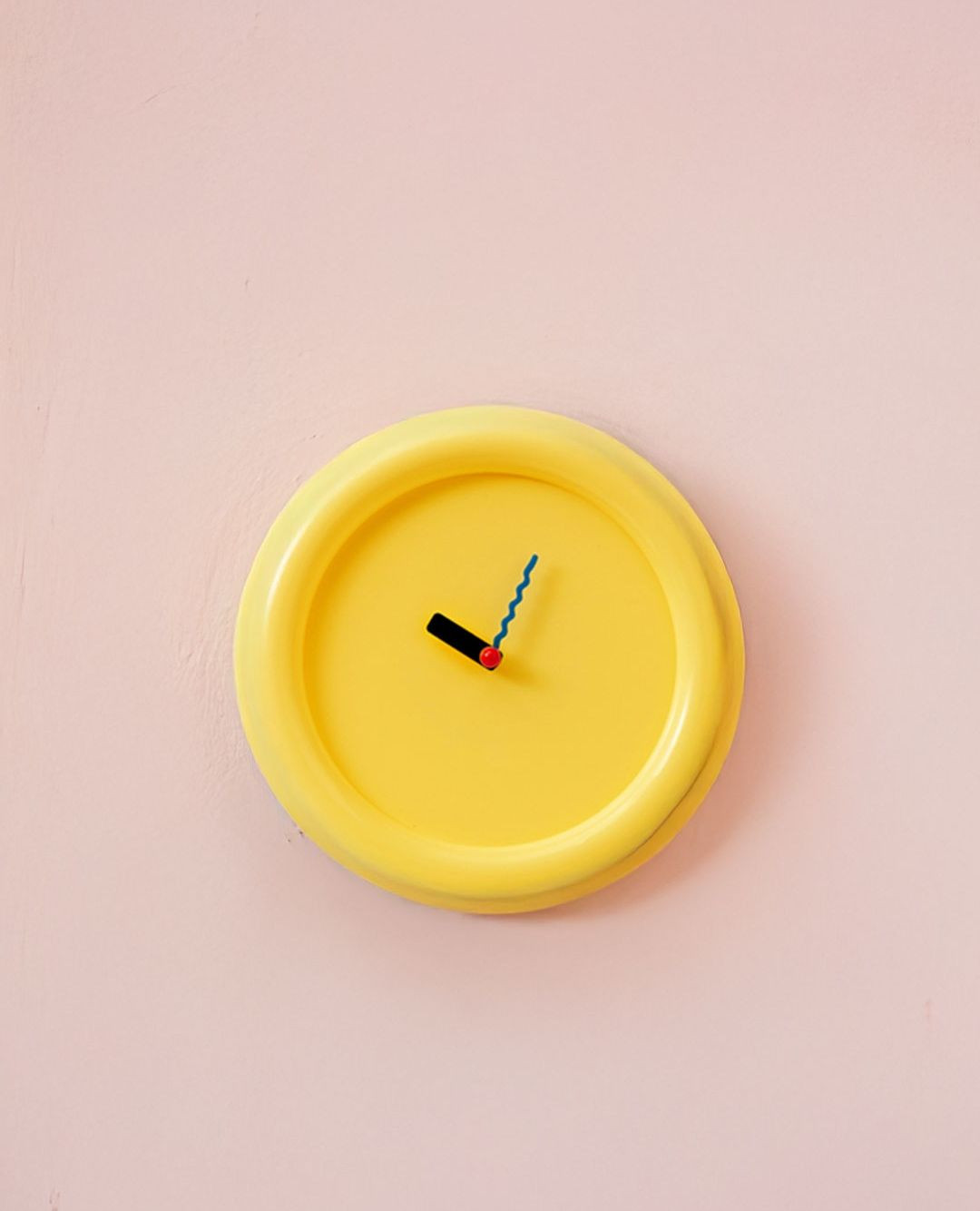 modern living room wall clock