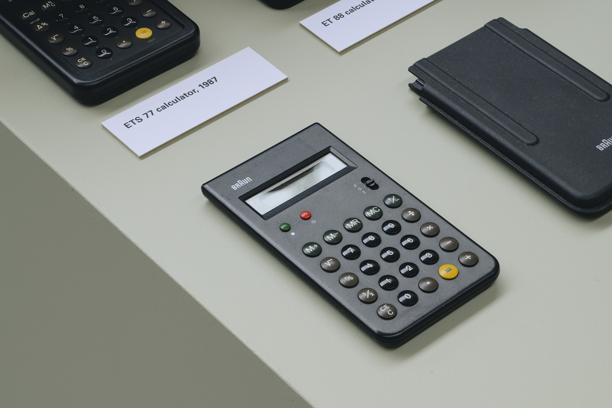 Braun ET66 Calculator: Minimalism as the Ultimate Standard