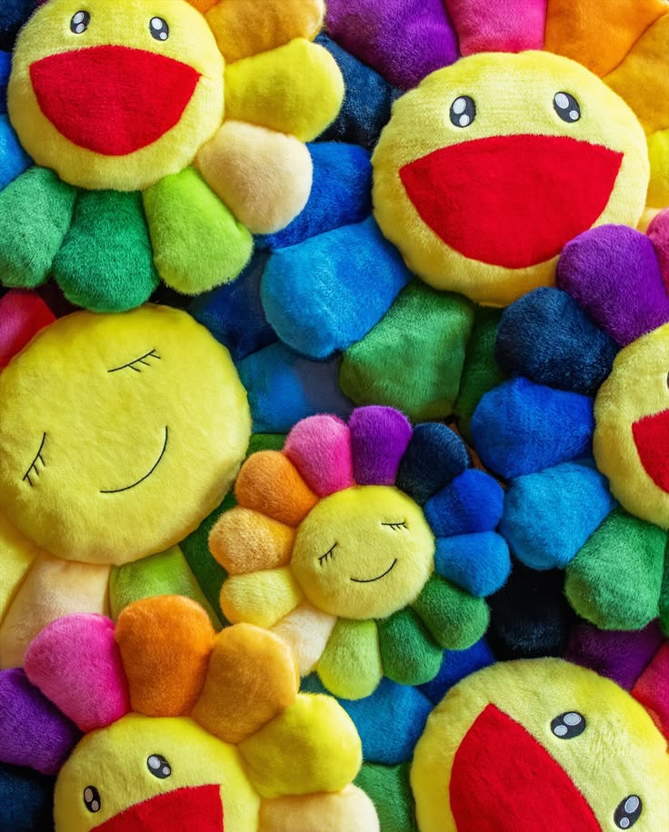 FLORAL BLISS | Whimsical Smiley Cushion