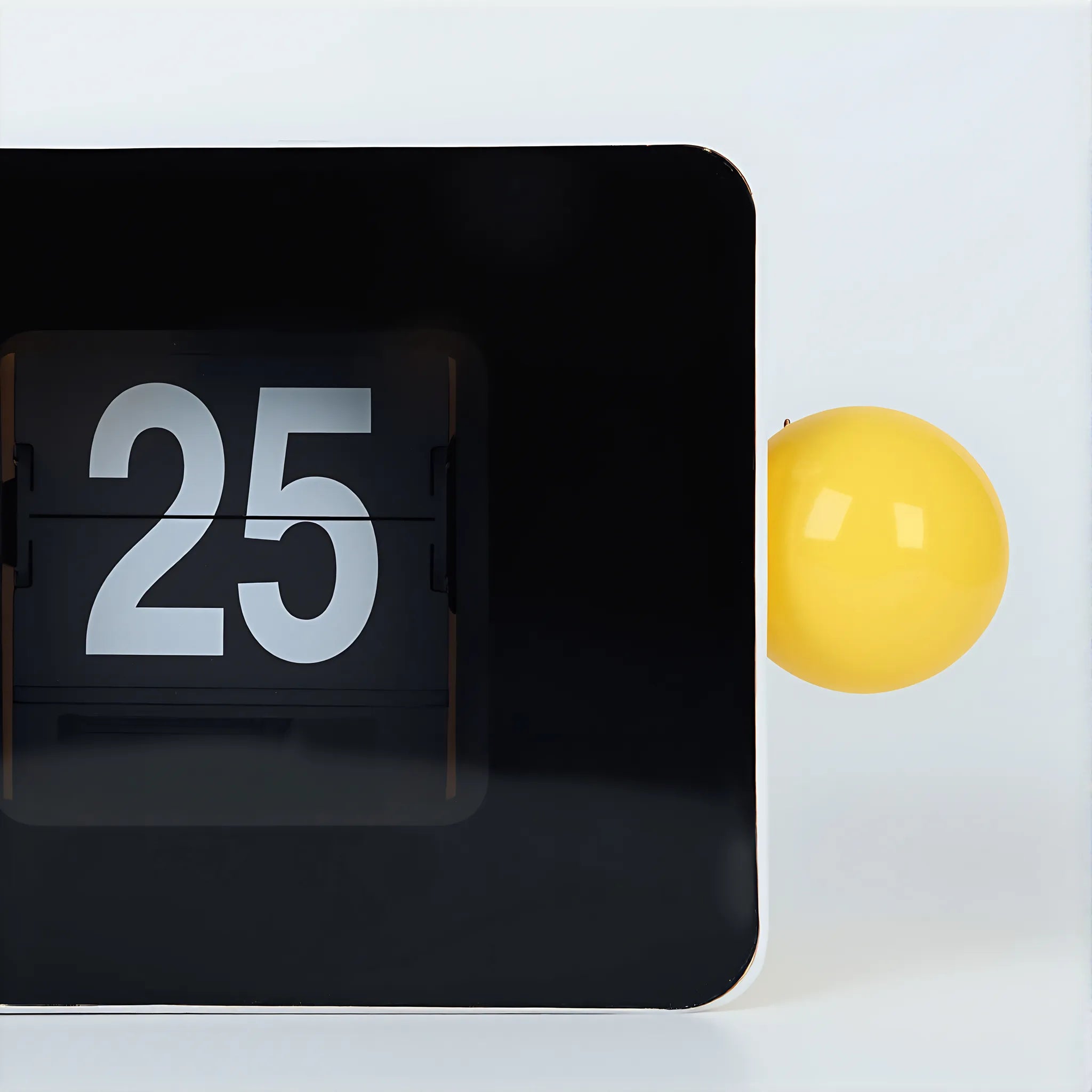 BLADDRA | Mechanical Flip Clock