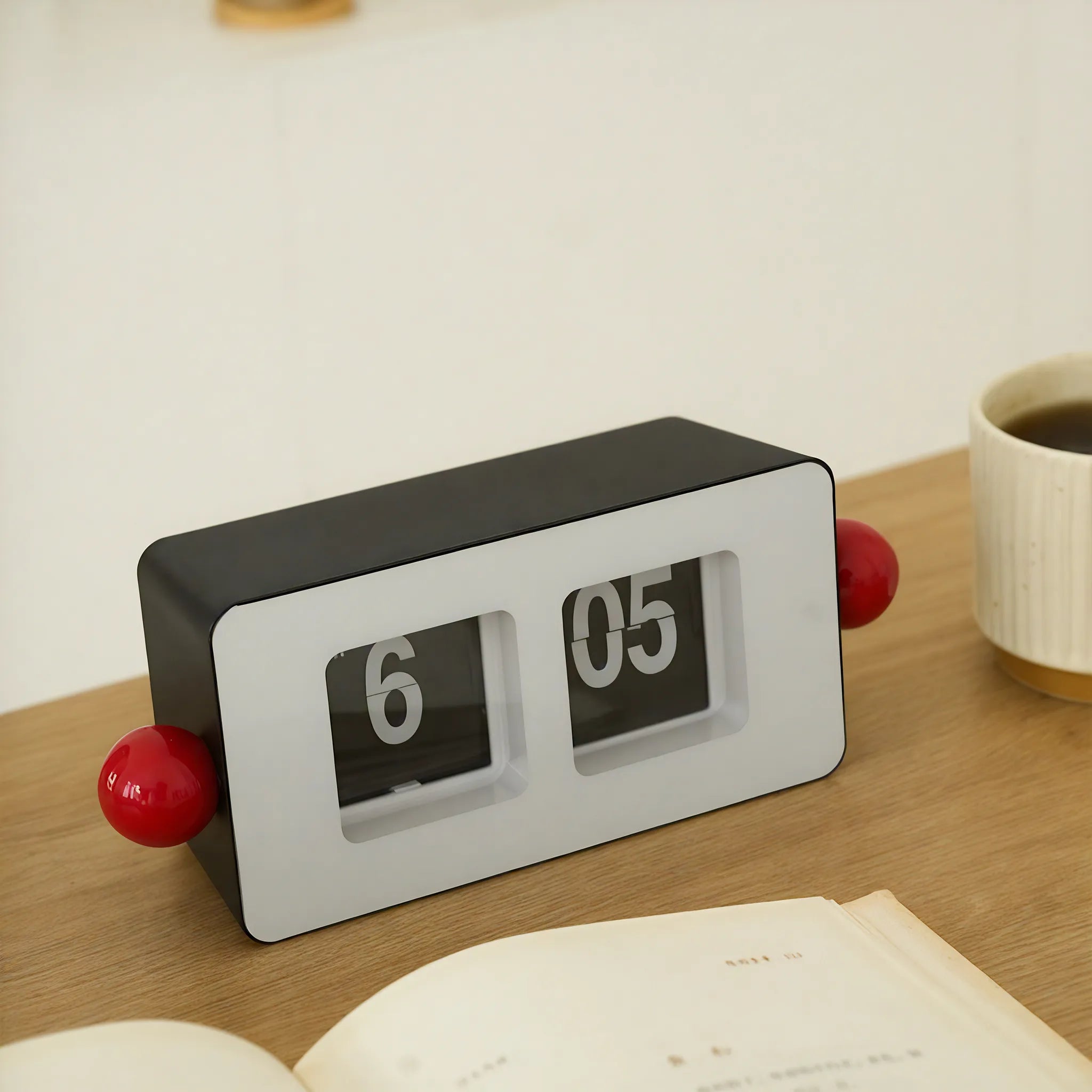 BLADDRA | Mechanical Flip Clock