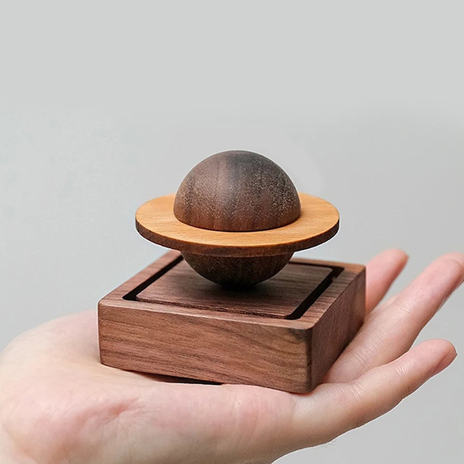 Magnetic Saturn Diffuser - Wooden Floating Aroma