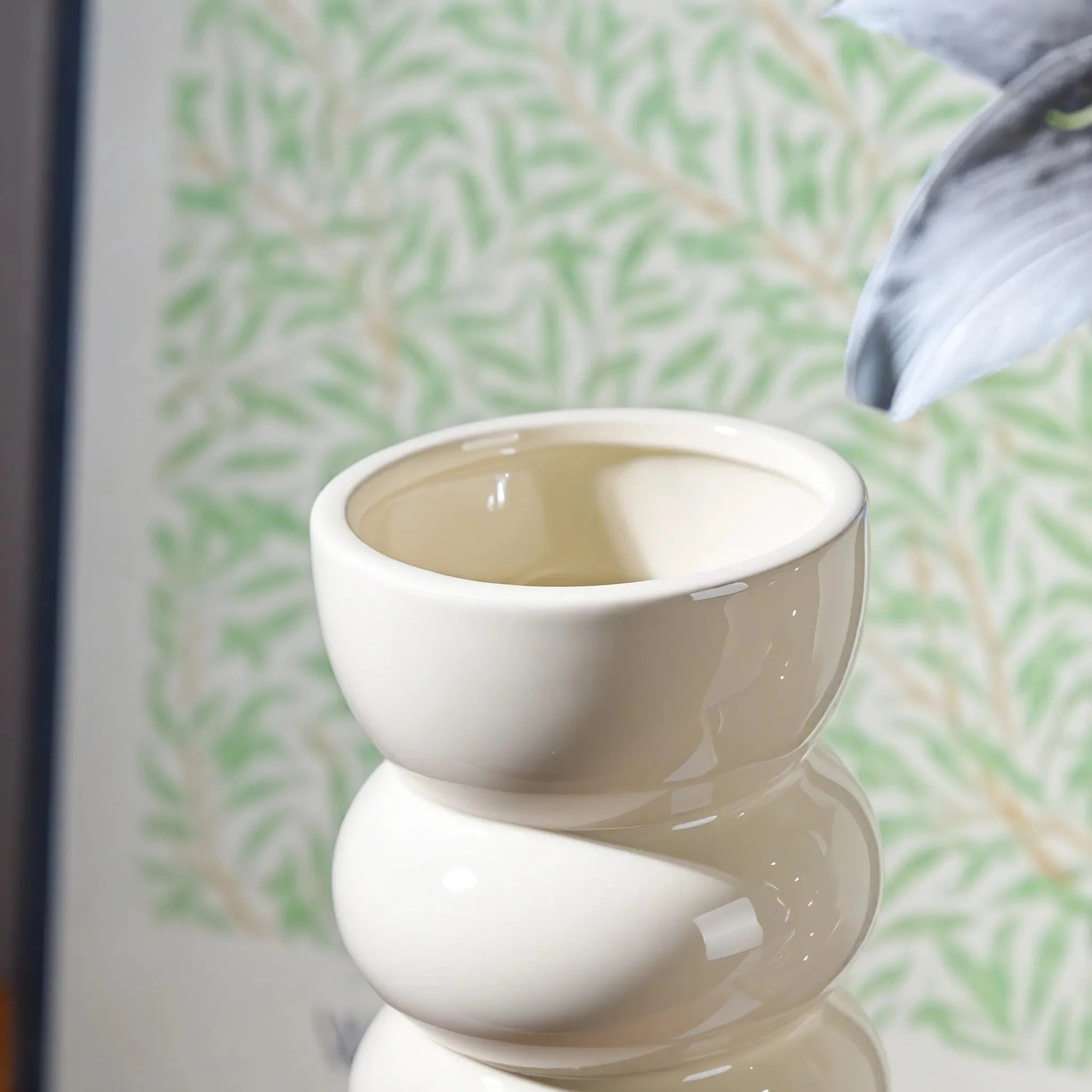 UNDULA | Ripple Elegance Ceramic Vase