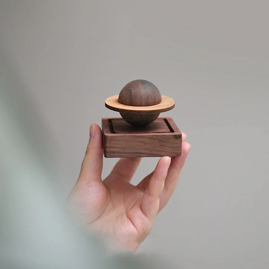 Magnetic Saturn Diffuser - Wooden Floating Aroma