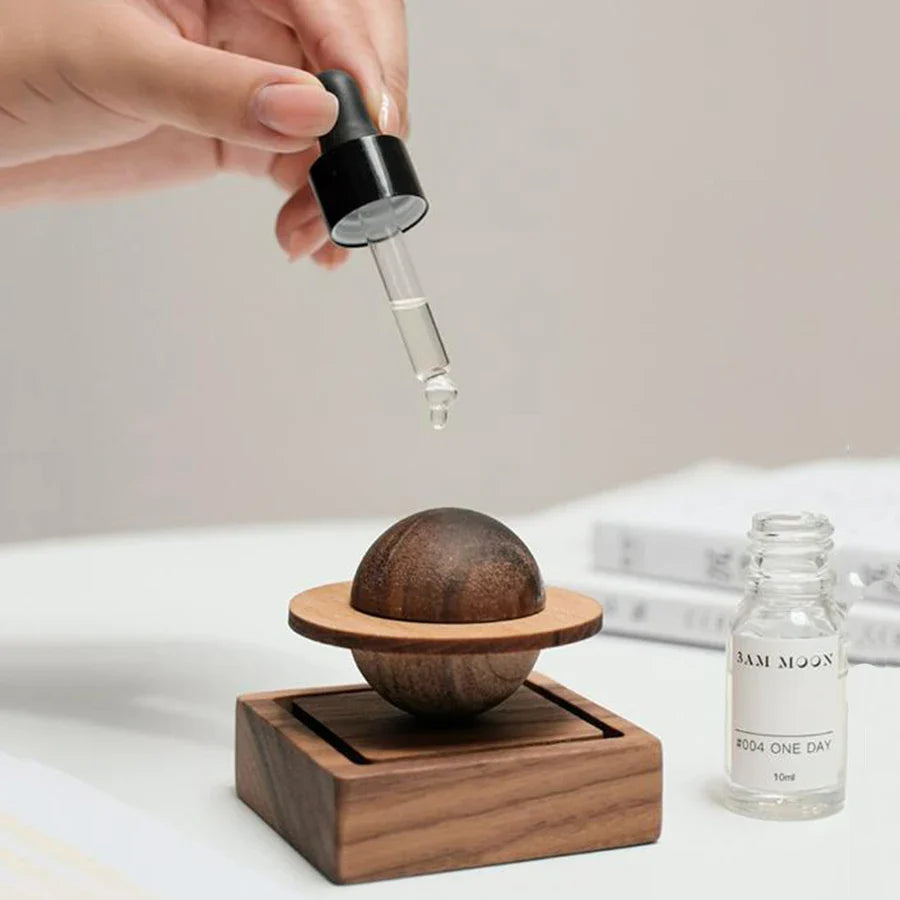 Magnetic Saturn Diffuser - Wooden Floating Aroma