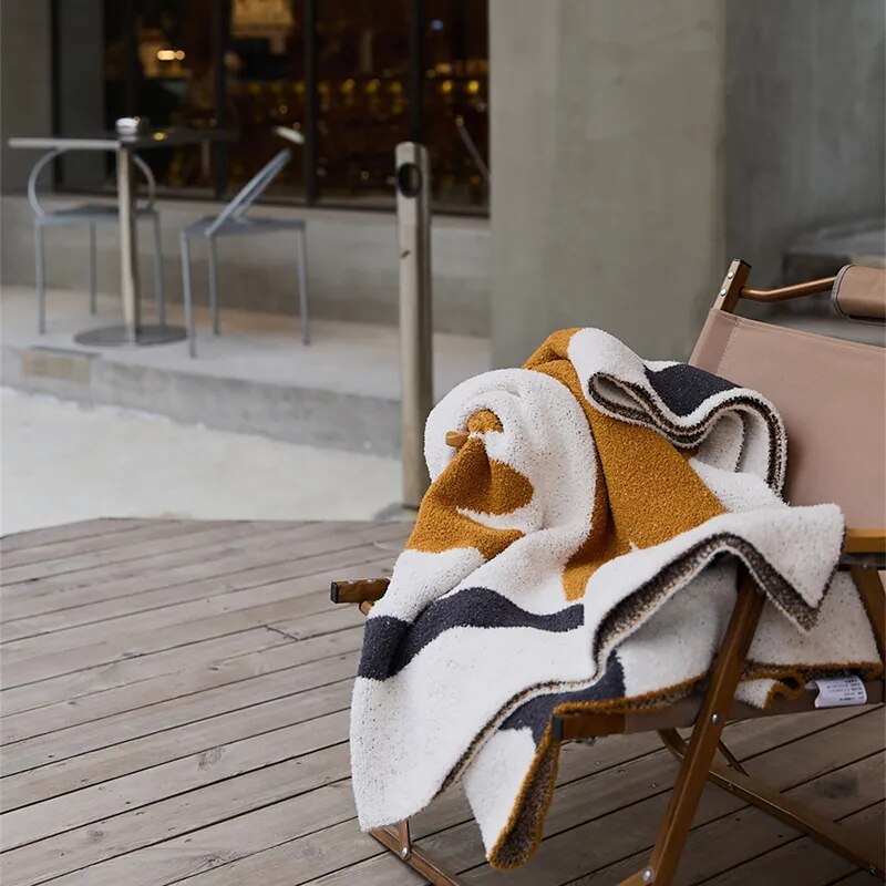 Knitted Throw Blanket – Brown Flower Pattern Cozy Fleece