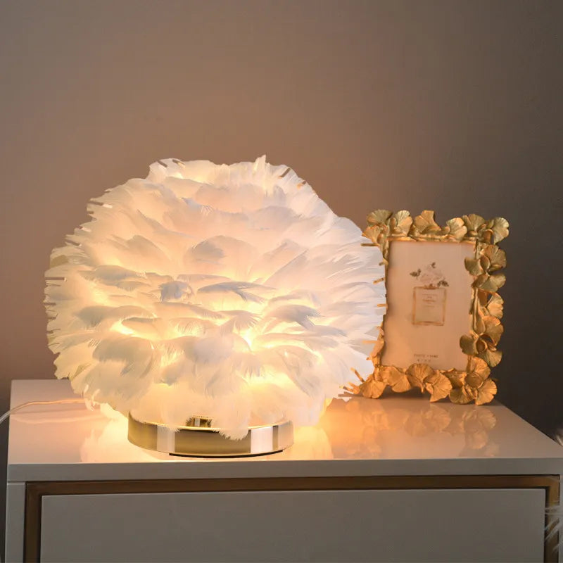 Nordic Feather Lamp | Cozy Retro Table Lighting, Metal Base