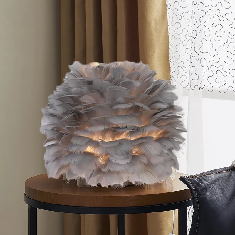 Nordic Feather Lamp | Cozy Retro Table Lighting, Metal Base