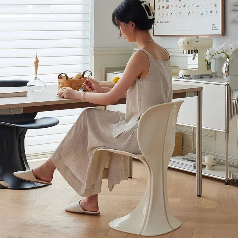 Retro Modern Dining Chair - Minimalist Ergonomic One-Piece Design
