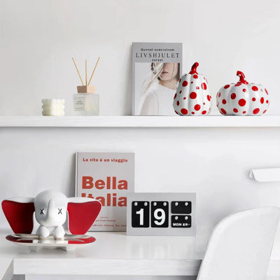 Polka Dot Sculpture - Resin Modern Art Ornament