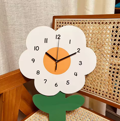 Minimalistic Wall Clock - Cartoon Daisy Design