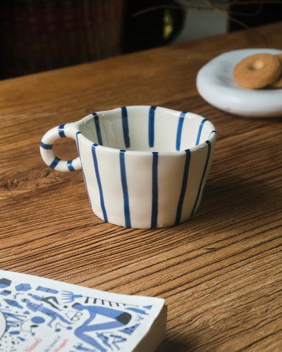 Sculpt Line Mug – Minimalist Hand-Painted Porcelain Cup