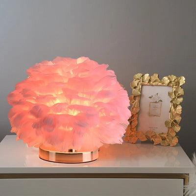 Nordic Feather Lamp | Cozy Retro Table Lighting, Metal Base