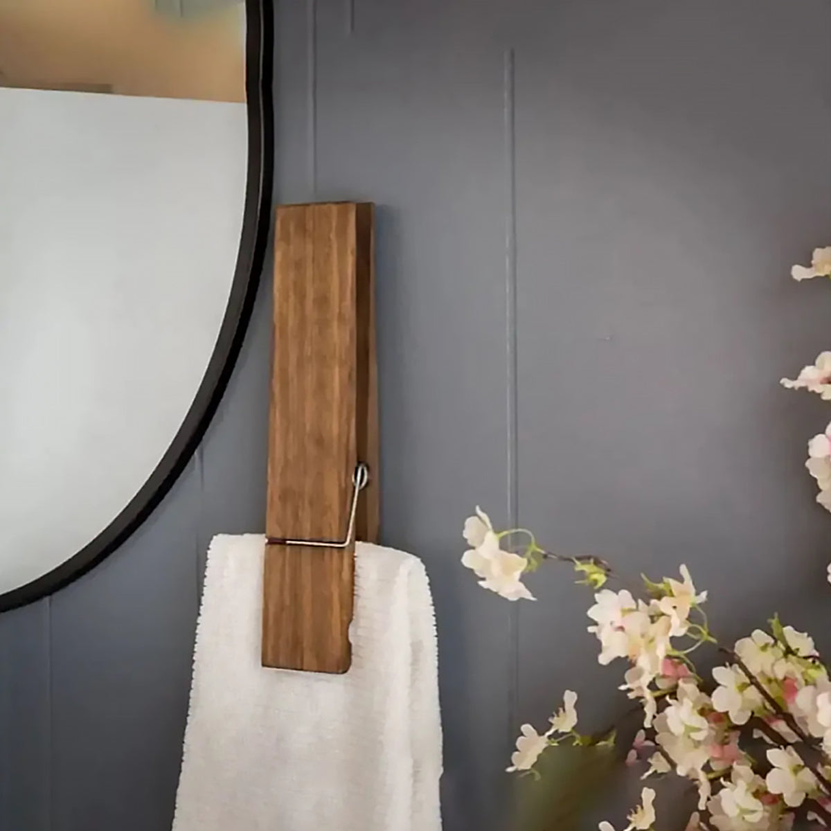 Wooden Towel Holder - Exaggerated Clip Design