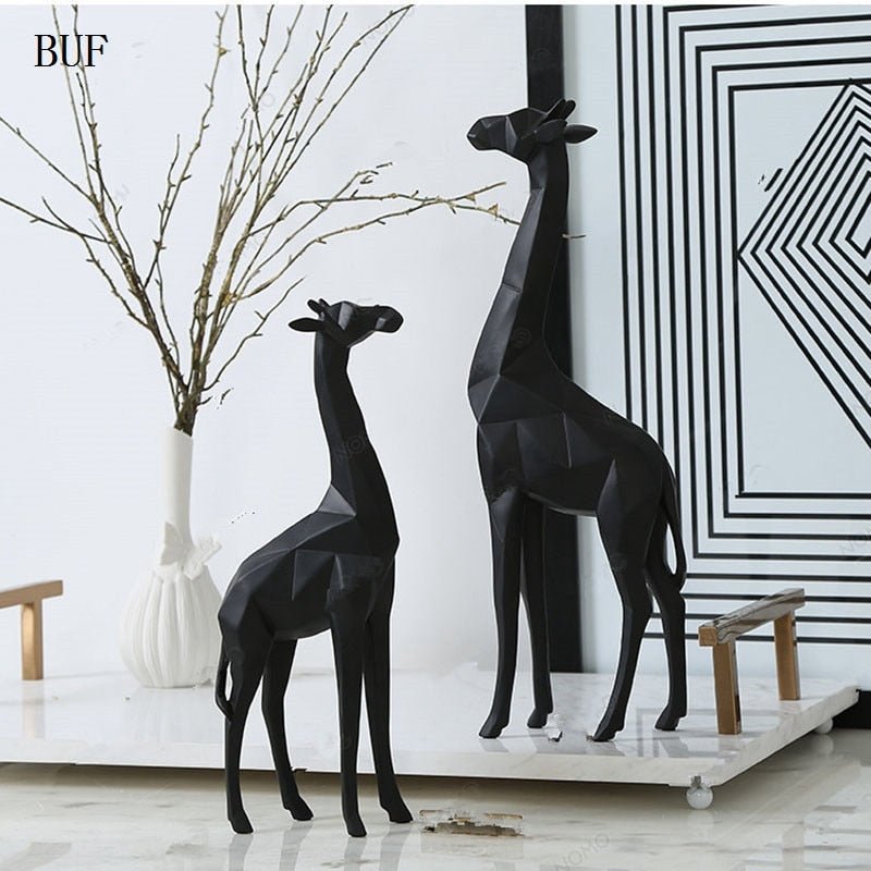 Geometric Giraffe Statue – Abstract Resin Sculpture