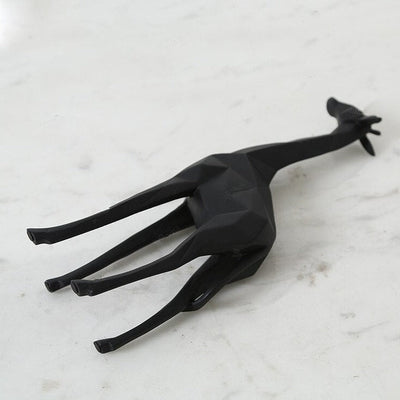 Geometric Giraffe Statue – Abstract Resin Sculpture