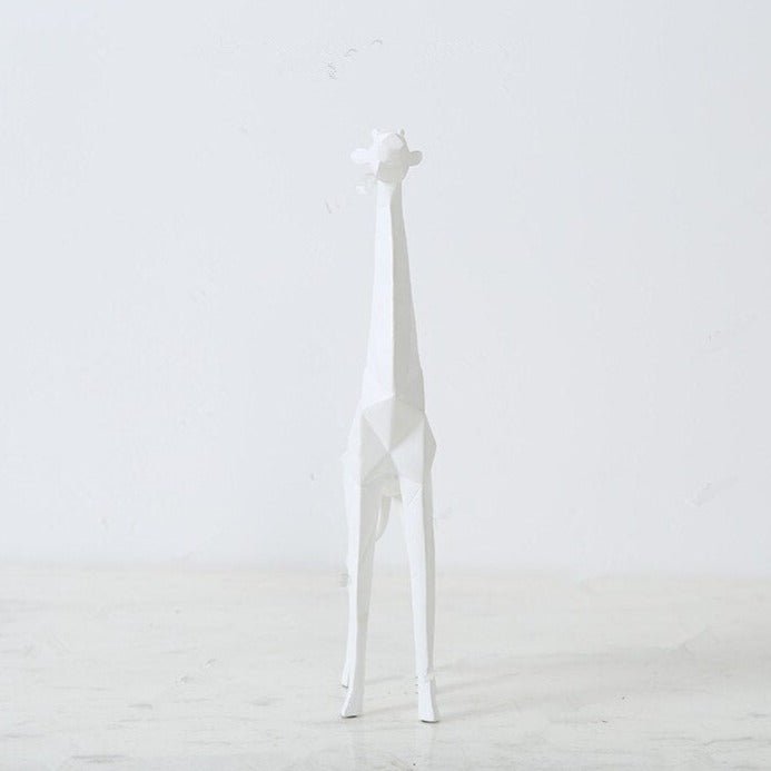 Geometric Giraffe Statue – Abstract Resin Sculpture