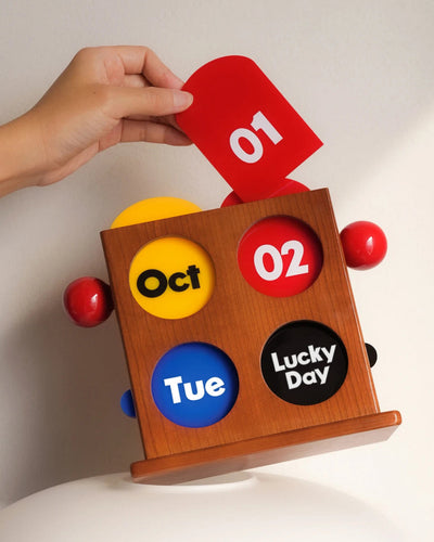 Calendar showing colorful date and mood cards