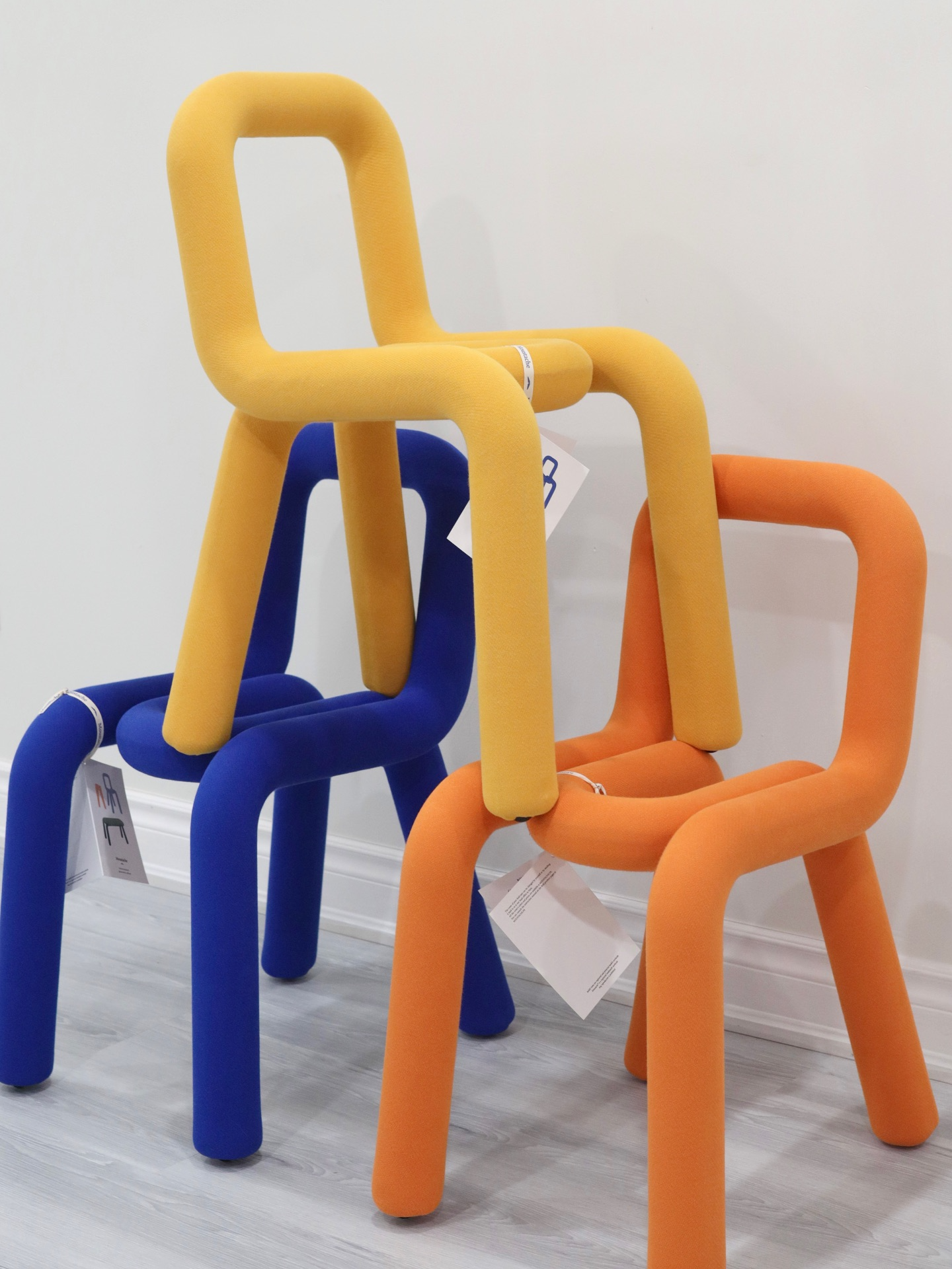 FUNKY FORM | The Sculptural Bouclé Loop Chair