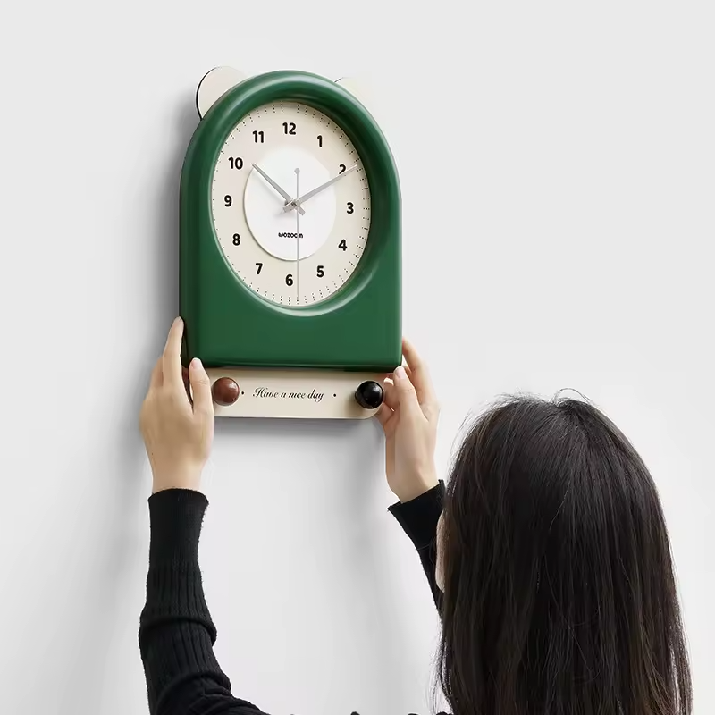 HERITAGE HUES | Vintage-Modern Statement Wall Clock