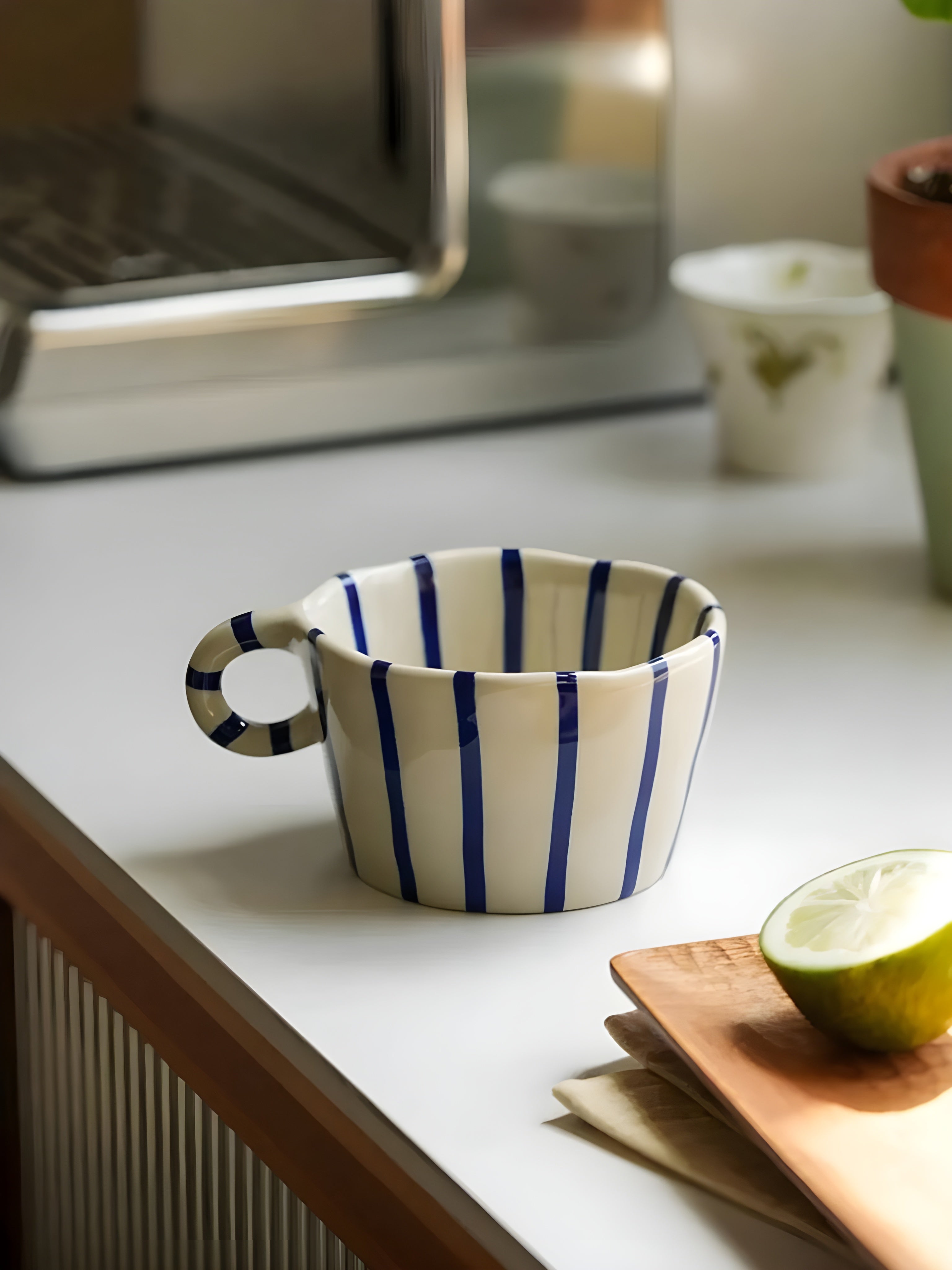 Sculpt Line Mug – Minimalist Hand-Painted Porcelain Cup