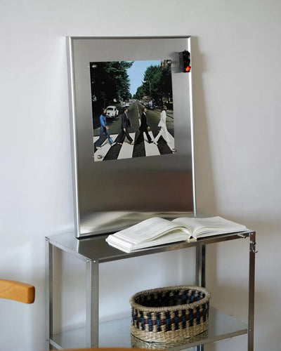 Side profile of aluminum frame on magnetic display board